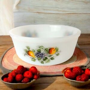 Arcopal Fruits de France Medium milk glass serving bowl, Vintage, 70s, Casserole